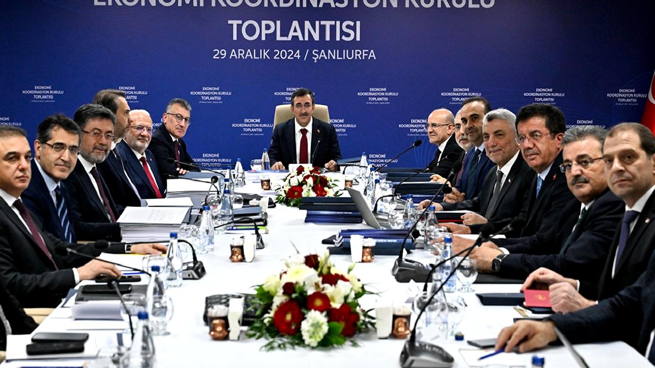 Ekonomi Koordinasyon Kurulu Toplantısı'nda, ekonomik değerlendirmeler ve stratejiler ele alınıyor.