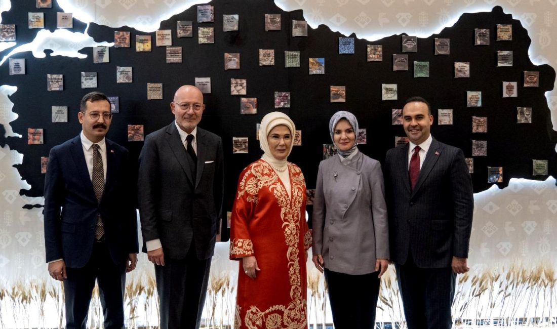 Emine Erdoğan, ‘Anadoludakiler’ Projesinin Tanıtımında Konuştu Emine Erdoğan, 'Anadoludakiler' projesinin tanıtımında önemli açıklamalarda bulundu. Anadolu'nun zengin