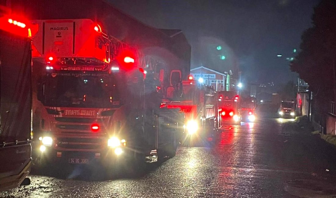 Esenyurt'ta bir fabrikada çıkan yangın paniğe neden oldu. Olay yerine