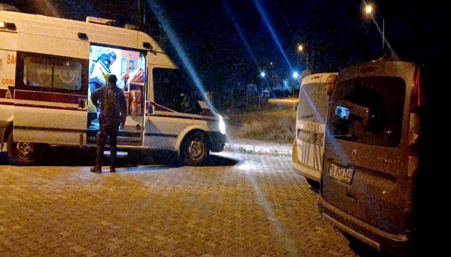 Eski nişanlısının arkadaşı tarafından bıçaklı saldırıya uğrayan Z.D., hastaneye kaldırıldı.