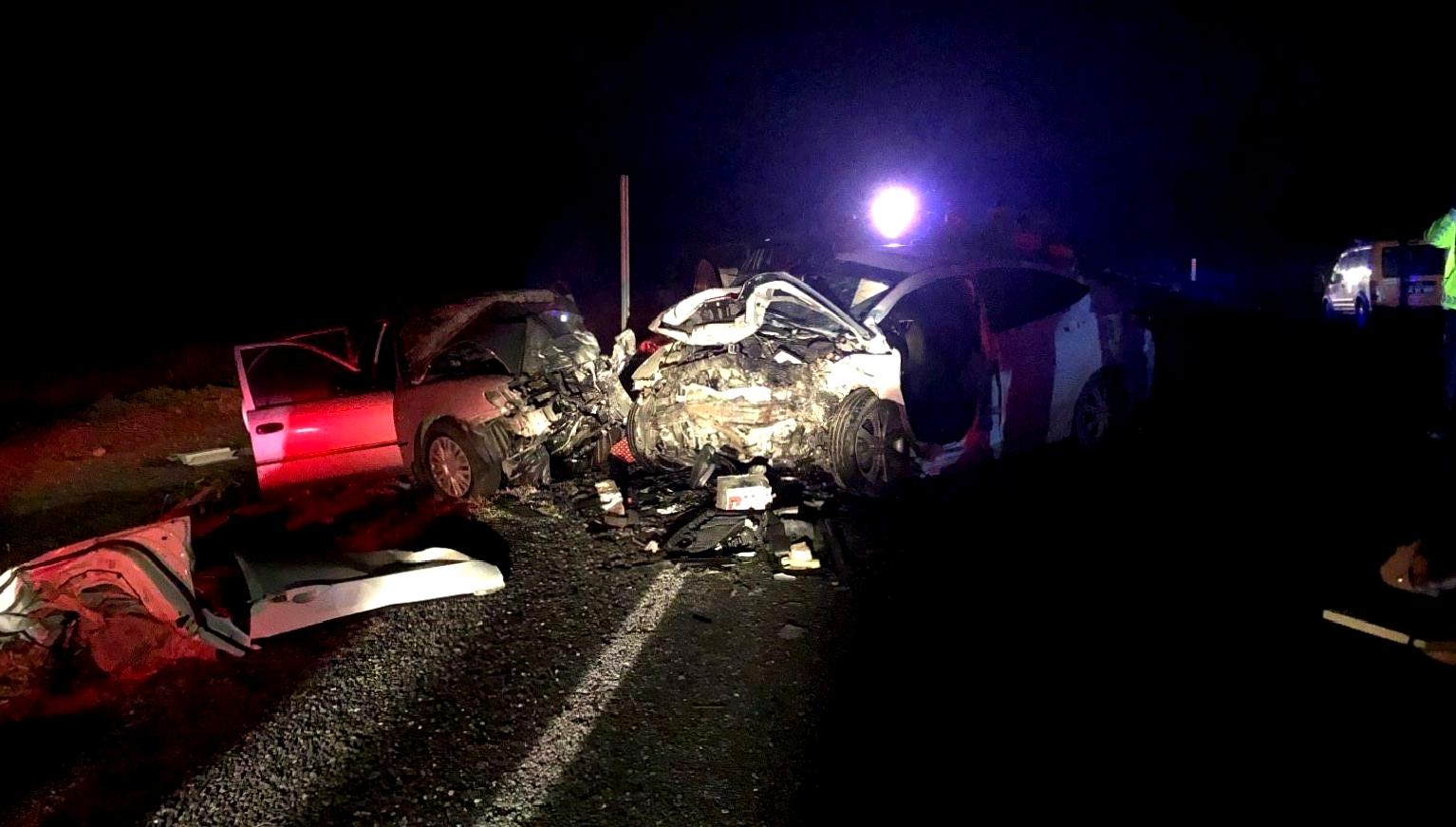 Eskişehir'de meydana gelen kafa kafaya trafik kazasında 4 kişi hayatını