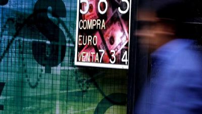 Euro Bölgesi ekonomisinde yaşanan daralma ve hizmet sektöründeki düşüş, bölgedeki