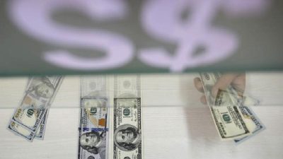 Euro ve Dolar arasındaki hareketliliği inceleyerek piyasalardaki son gelişmeleri keşfedin.