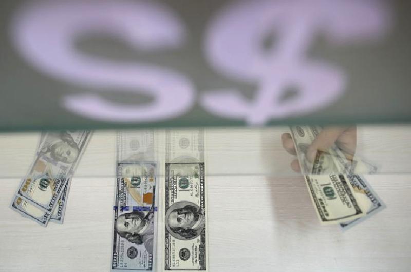 Euro ve Dolar arasındaki hareketliliği inceleyerek piyasalardaki son gelişmeleri keşfedin.