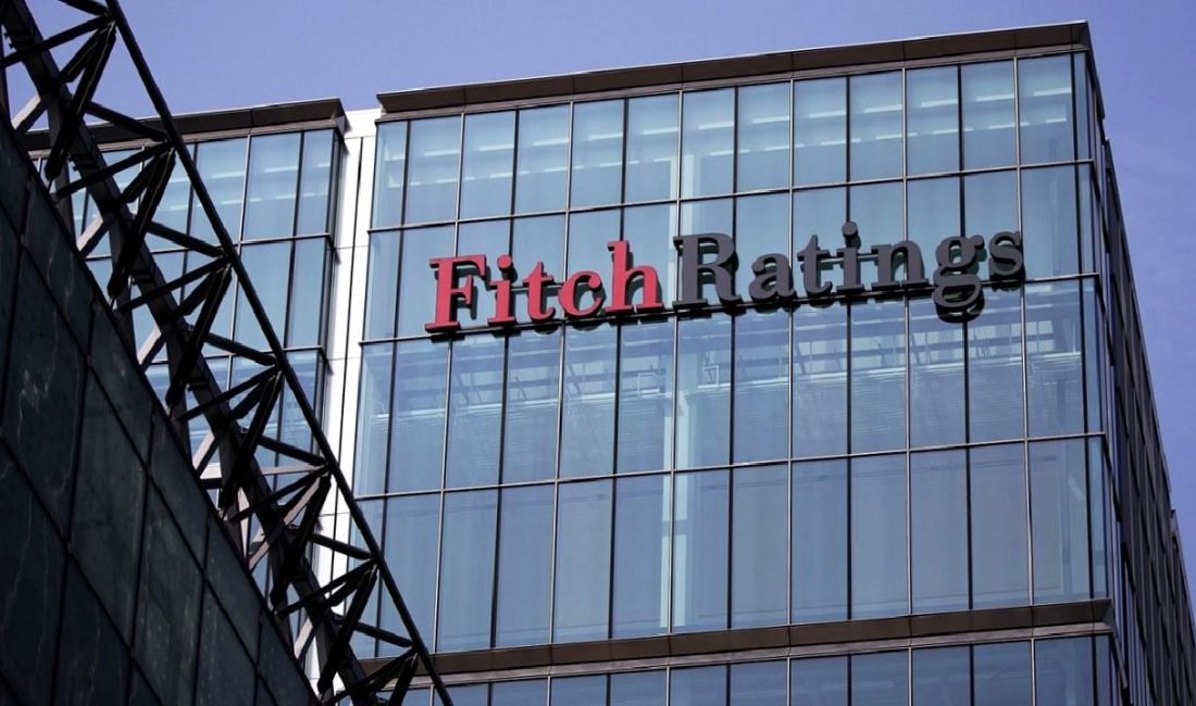 Fitch Ratings Küresel Ekonomik Görünüm Raporu: Büyüme Tahminleri ve Ekonomik Beklentiler Fitch Ratings'in Küresel Ekonomik Görünüm Raporu'nda, dünya ekonomisinin büyüme tahminleri