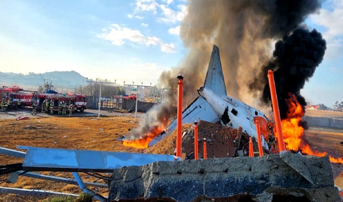 Güney Kore’de Jeju Air Uçağı Kazası: 96 Ölü Güney Kore'de Jeju Air uçağı kazasında 96 kişi hayatını kaybetti.