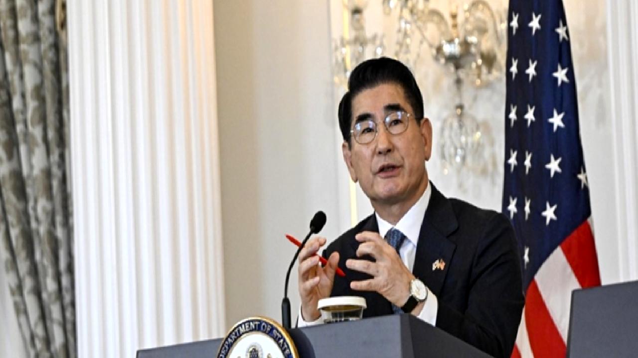 Güney Kore'de sıkıyönetim soruşturması ve eski bakanın intihar girişimi, ülkede