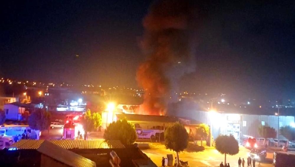Güzelyurt Mahallesi’nde Yangın: Bir Genç Hayatını Kaybetti Güzelyurt Mahallesi'nde meydana gelen yangında bir genç hayatını kaybetti. Olayın