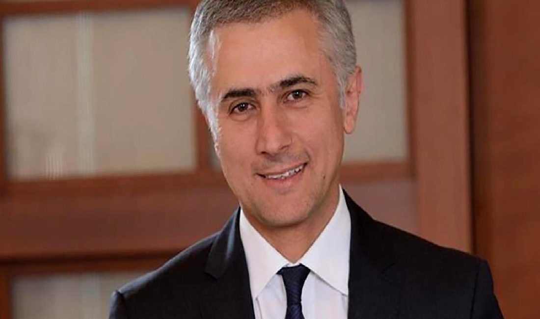 Hakan Ateş’ten Recep Baştuğ’a Banka Genel Müdürlüğü Değişimi Hakan Ateş'in Banka Genel Müdürlüğü'nden Recep Baştuğ'a geçişi, finans sektöründe