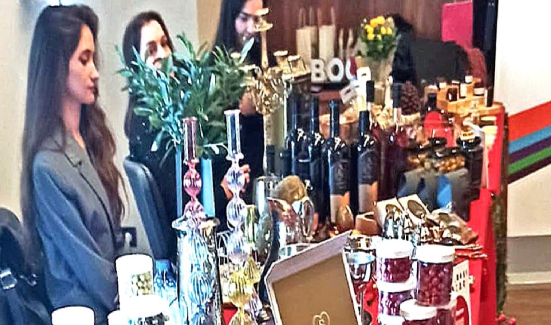 Hepsiburada’nın Girişimci Kadınlar Yılbaşı Pazarı Hepsiburada'nın Girişimci Kadınlar Yılbaşı Pazarı'nda, özgün ürünlerle dolu bir alışveriş