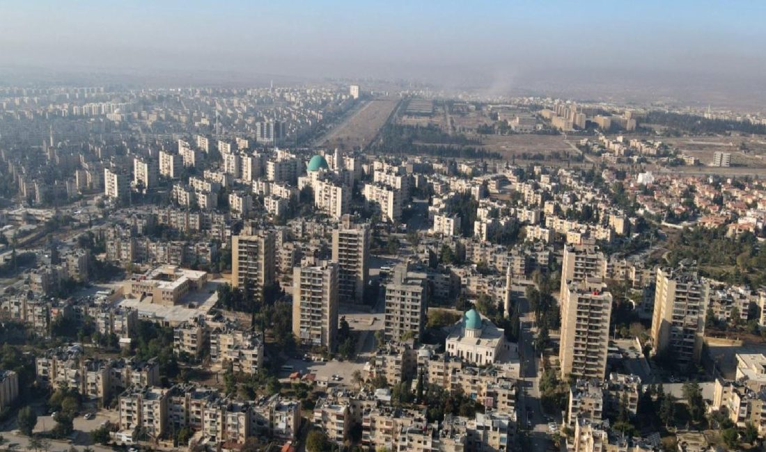 Hizbullah Lideri Naim Kasım’dan Suriye Üzerine Değerlendirmeler Hizbullah lideri Naim Kasım, Suriye'deki gelişmeleri değerlendiriyor. Bölgedeki siyasi dinamikler,