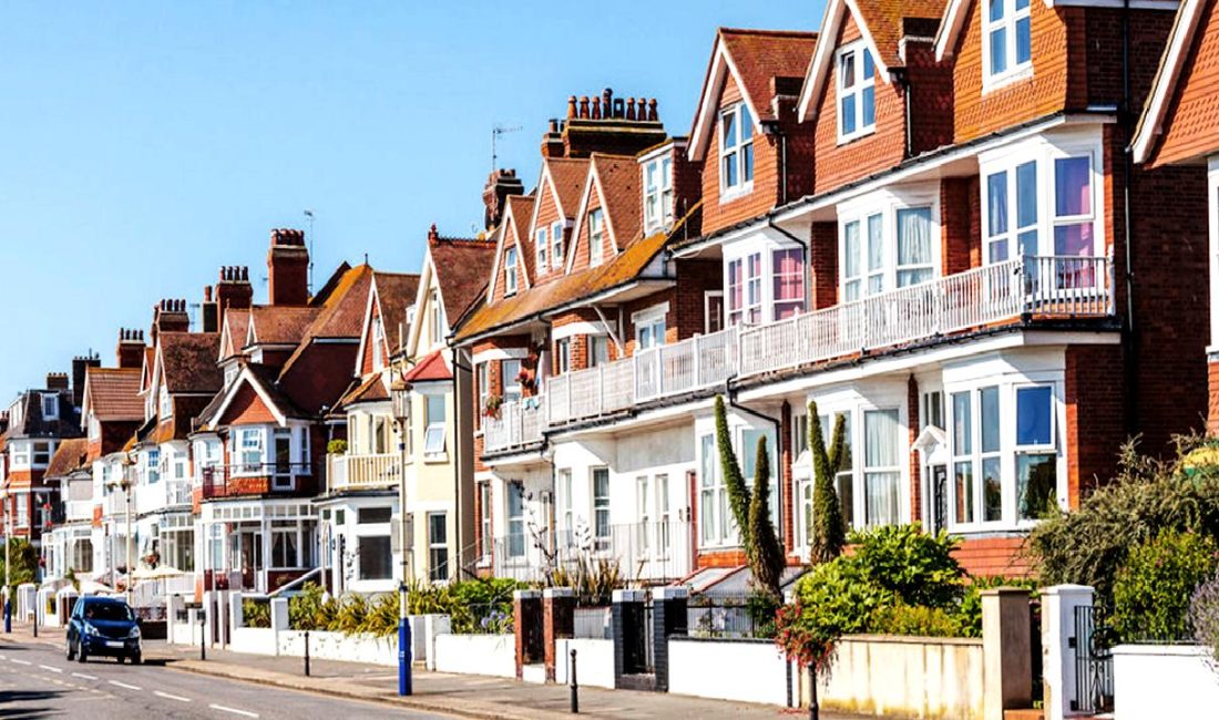 İngiltere Emlak Pazarında Hızlanan Satışlar ve Damga Vergisi Etkisi İngiltere emlak pazarında hızlanan satışlar ve damga vergisinin etkileri üzerine