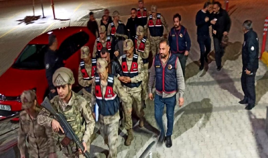 İskenderun’da Trajik Aile Olayı: Gaz Kaçağı İhtimali İskenderun'da yaşanan trajik aile olayı, gaz kaçağı ihtimali ile gündeme