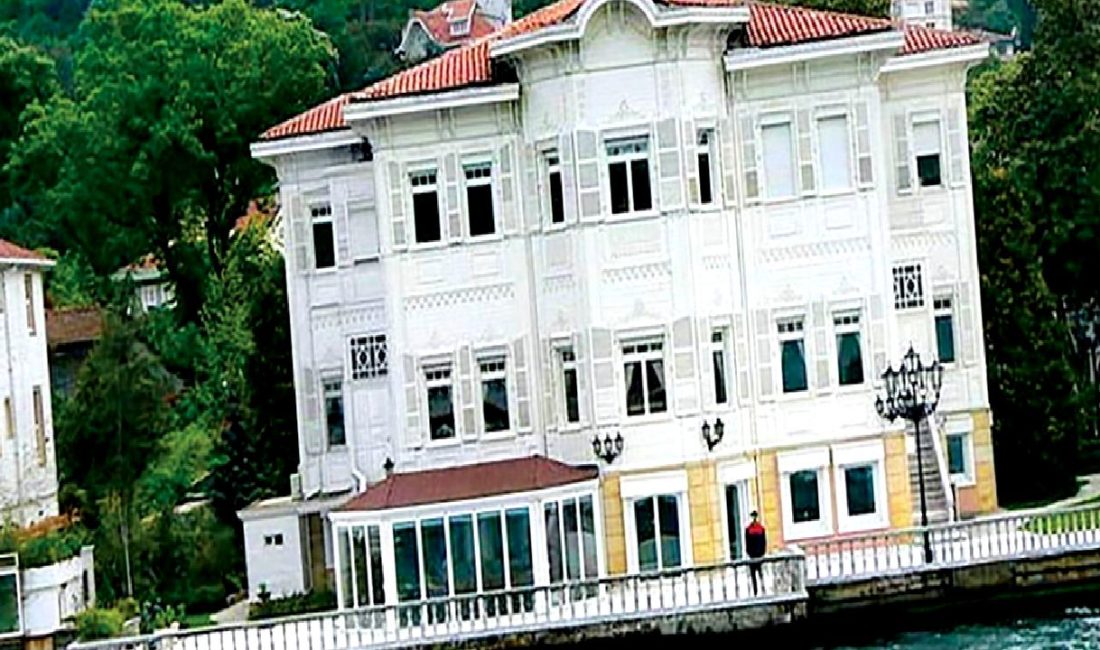 İstanbul Boğazı’nda Yalı Satışları ve Fiyat Artışları İstanbul Boğazı'nda yalı satışları son yıllarda büyük bir artış gösterdi.