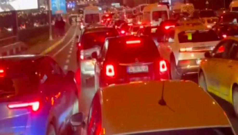 İstanbul Havalimanı'nda şüpheli bir valiz alarmı verildi. Güvenlik ekipleri hızlıca