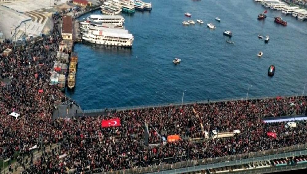 İstanbul’da 2025 Yeni Yıl Protestosu İstanbul'da 2025 Yeni Yıl Protestosu, toplumsal değişim ve hak arayışlarının