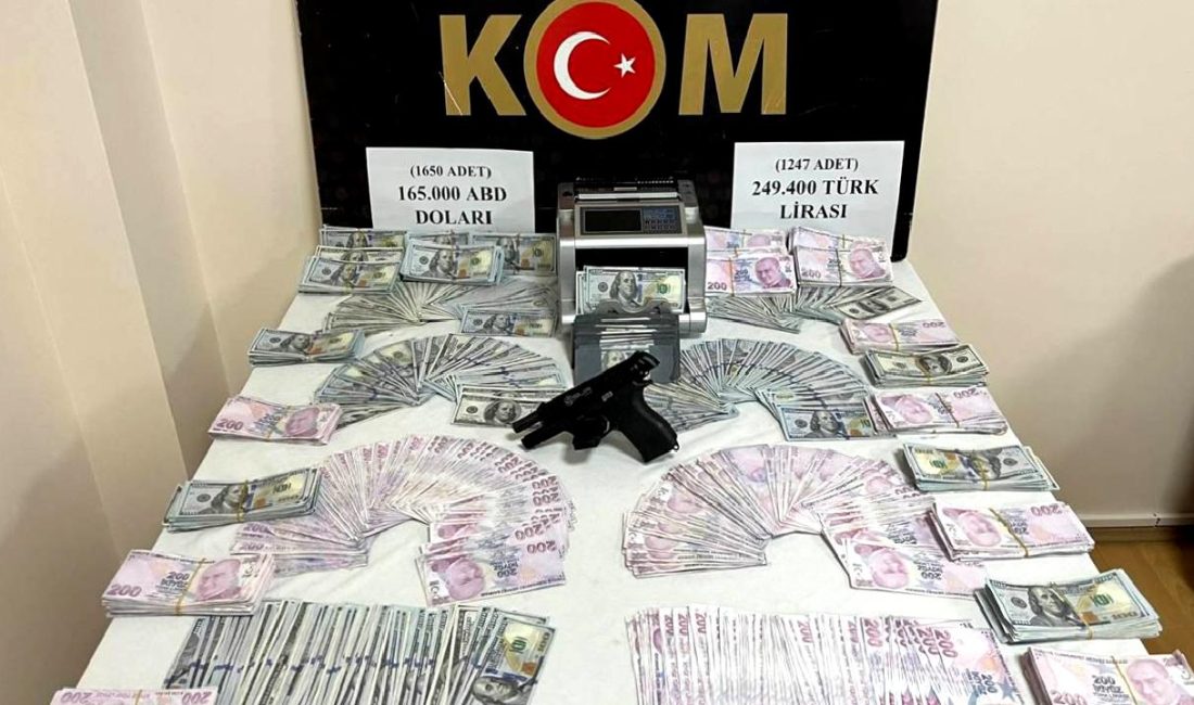 İstanbul’da Sahte Dolar Endişesi ve Operasyonlar İstanbul'da sahte dolar endişesi giderek artarken, yetkililer harekete geçti. Operasyonlar