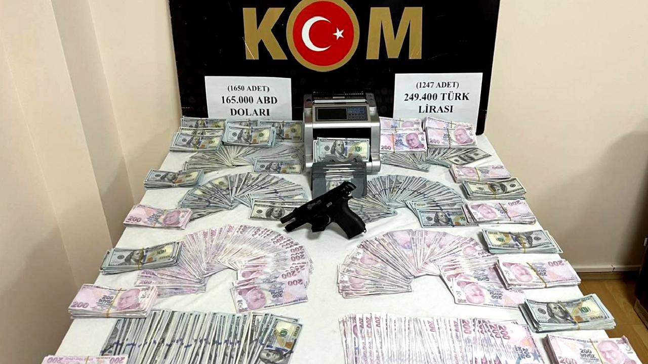 İstanbul'da sahte dolar endişesi giderek artarken, yetkililer harekete geçti. Operasyonlar