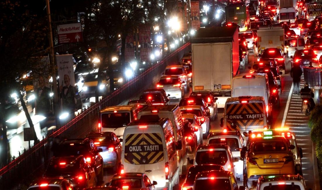 İstanbul’da Trafik Yoğunluğu Analizi İstanbul'da trafik yoğunluğu analizi ile şehrin en yoğun noktalarını, saat