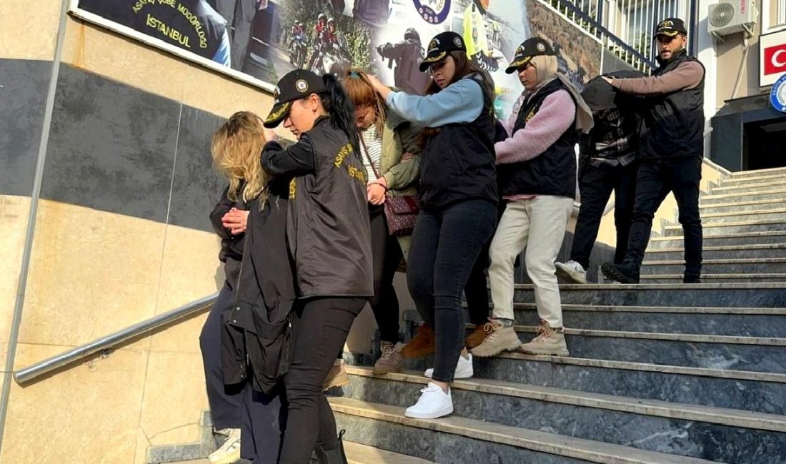 İstanbul’da Yabancı Uyruklu Dolandırıcılara Operasyon İstanbul'da yabancı uyruklu dolandırıcılara yönelik gerçekleştirilen operasyon, şehirdeki dolandırıcılık faaliyetlerini