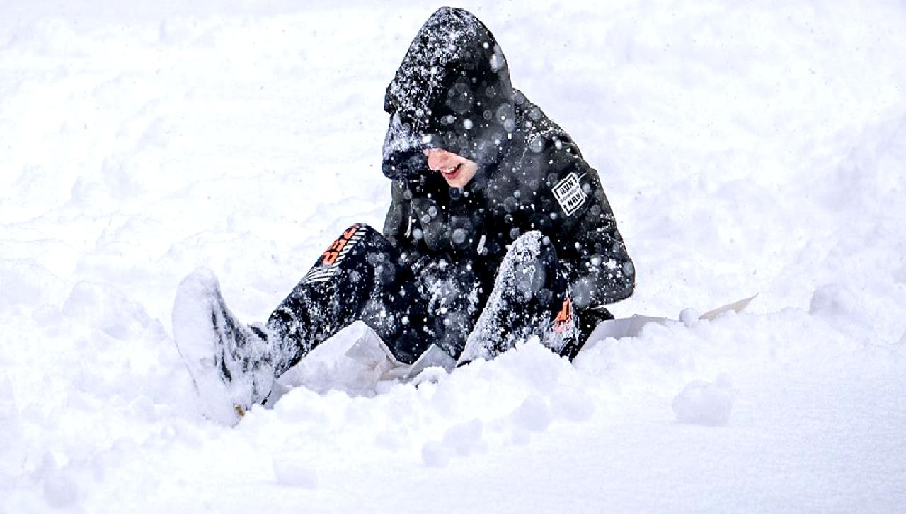 Kar yağışı nedeniyle Afyonkarahisar, Uşak ve Denizli'de eğitime ara verildi.