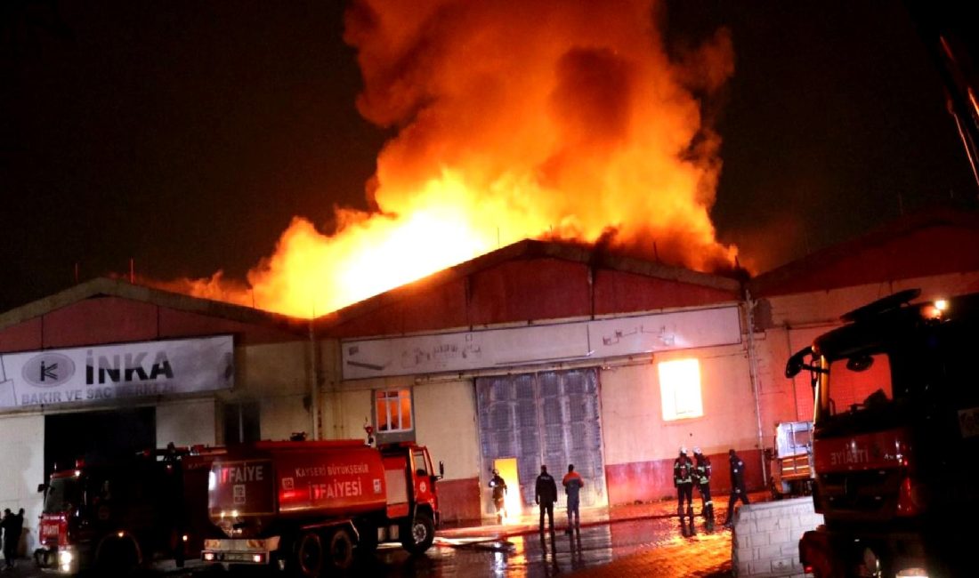 Kayseri'de bir boru ve profil fabrikasında meydana gelen yangın, çevredeki