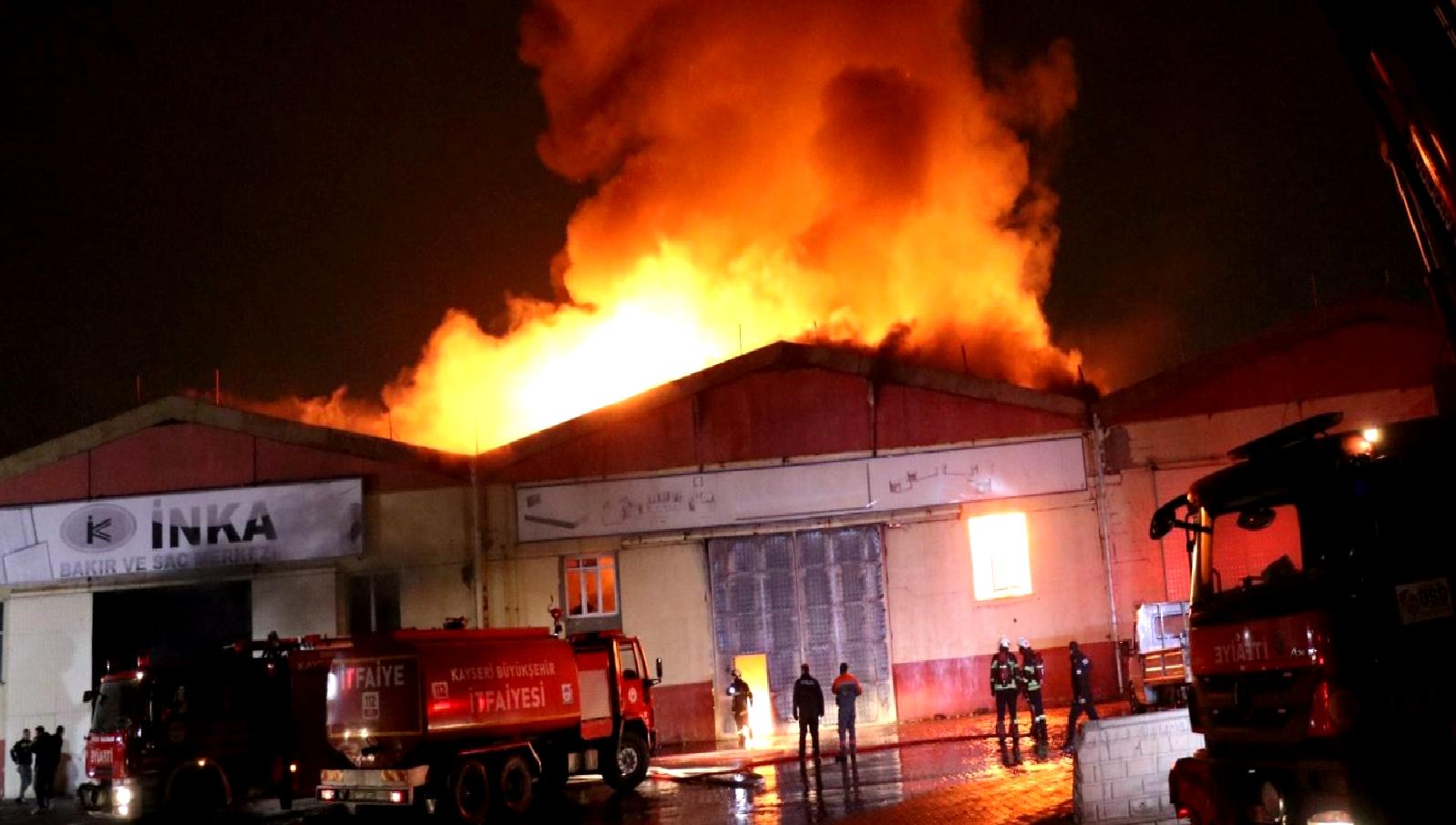 Kayseri'de bir boru ve profil fabrikasında meydana gelen yangın, çevredeki