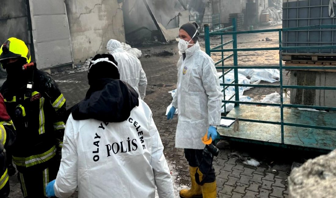 Kayseri'de bir mobilya fabrikasında yangın çıktı. Yangında maalesef 3 işçi