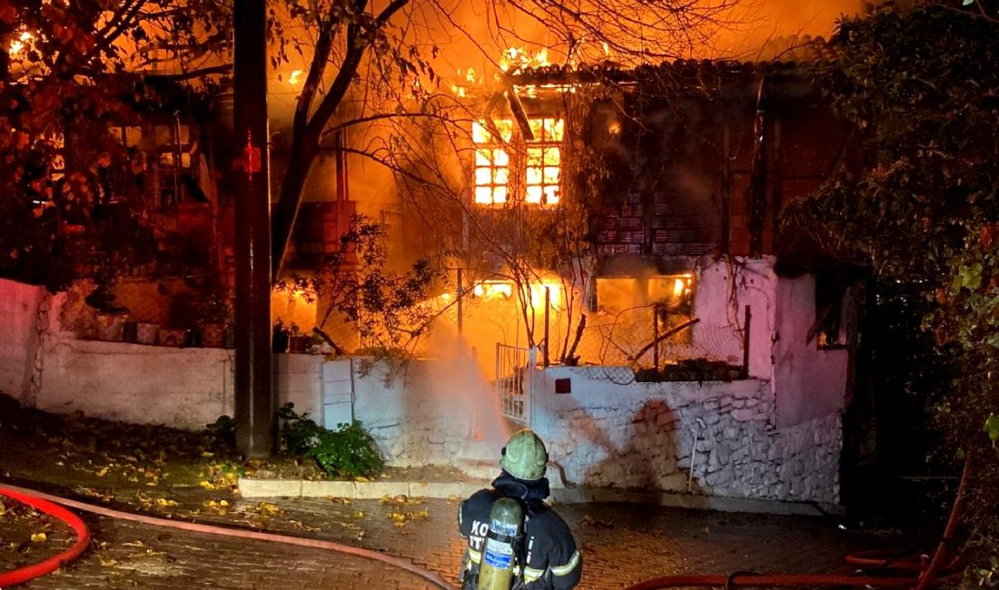 Kocaeli’de Ahşap Evde Yangın Paniği Kocaeli'de bir ahşap evde çıkan yangın paniğe yol açtı. Olayın