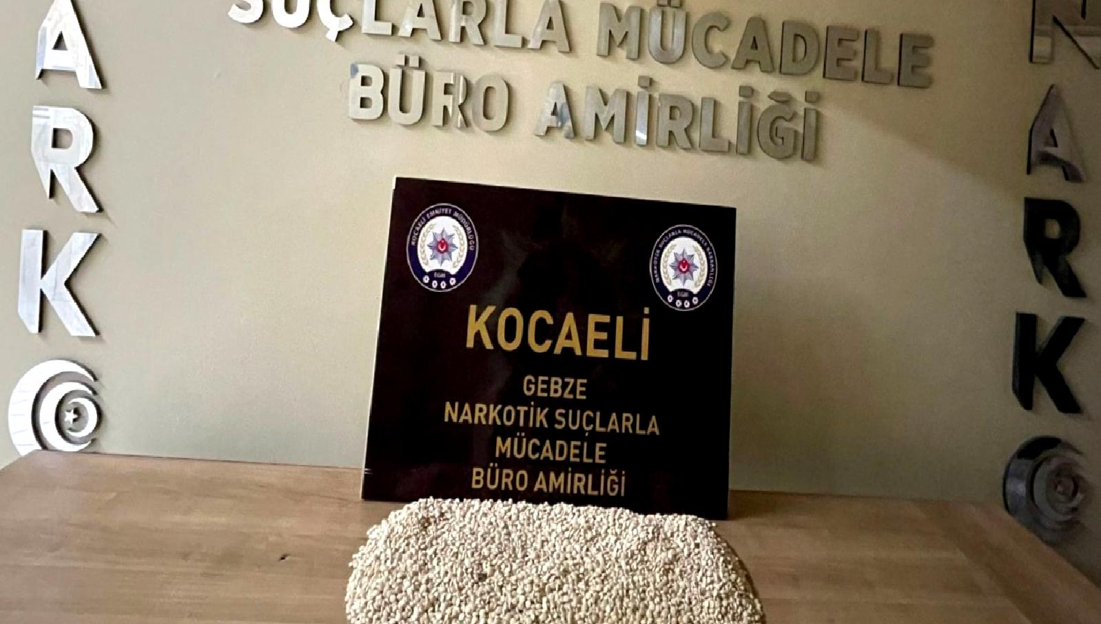 Kocaeli'de düzenlenen uyuşturucu operasyonunda 3 kilo Captagon hap ele geçirildi.
