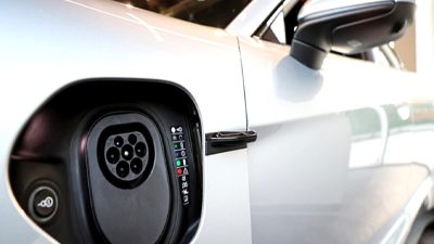 Küresel elektrikli araç satışları, sürdürülebilir ulaşım çözümleri ve çevre dostu