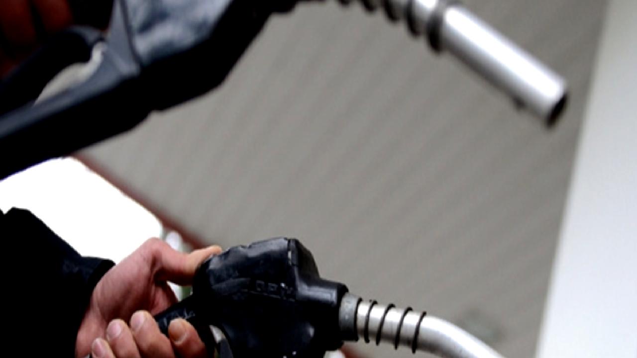 Küresel petrol fiyatlarındaki dalgalanmaların Türkiye'deki akaryakıt fiyatlarına etkisini keşfedin. 13