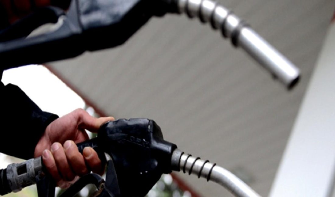 Küresel Petrol Fiyatları ve Türkiye’deki Akaryakıt Fiyatları (13 Aralık 2024) Küresel petrol fiyatlarındaki dalgalanmalar, 13 Aralık 2024 itibarıyla Türkiye'deki akaryakıt