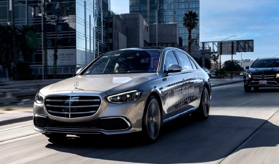 Mercedes-Benz Otonom Sürüş Teknolojisinde Yeni Dönem Mercedes-Benz, otonom sürüş teknolojisinde devrim yaratacak yeni dönemini başlatıyor. Akıllı