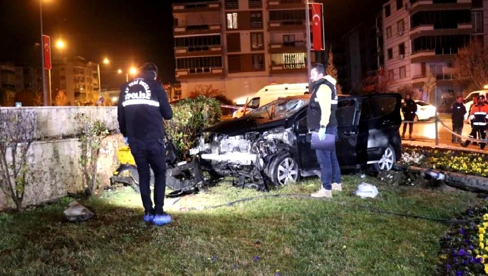 Merkezefendi'de meydana gelen trafik kazasında bir sürücü hayatını kaybetti. Olayın