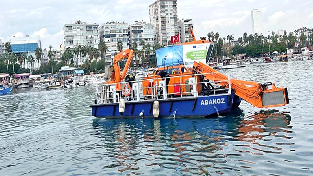 Mersin'de deniz kirliliği ve iklim değişikliği uyarıları, bölgenin ekosistemine ve