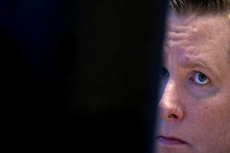 Michael Barr, Trump'ın görevden alma girişimlerine karşı hukuki seçenekleri inceliyor.