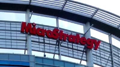 MicroStrategy, Bitcoin yatırımlarını artırarak 402.100 BTC seviyesine ulaştı. Şirketin kripto