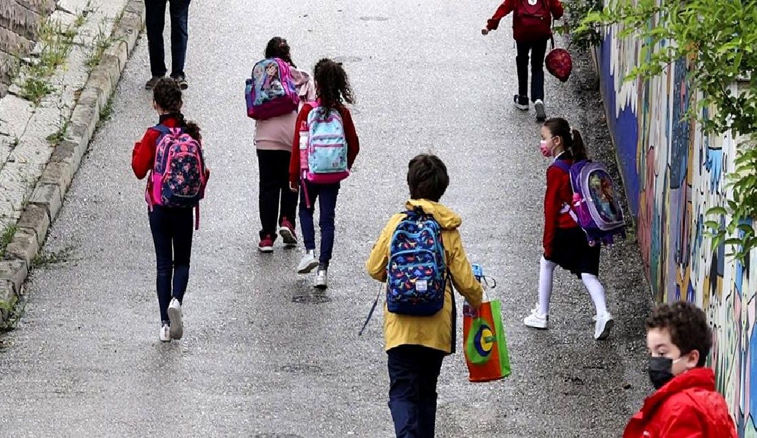 Milli Eğitim Bakanlığı’ndan Okul Kıyafet Yönetmeliği Değişikliği Milli Eğitim Bakanlığı, okul kıyafet yönetmeliğinde önemli değişiklikler yaptı. Yeni