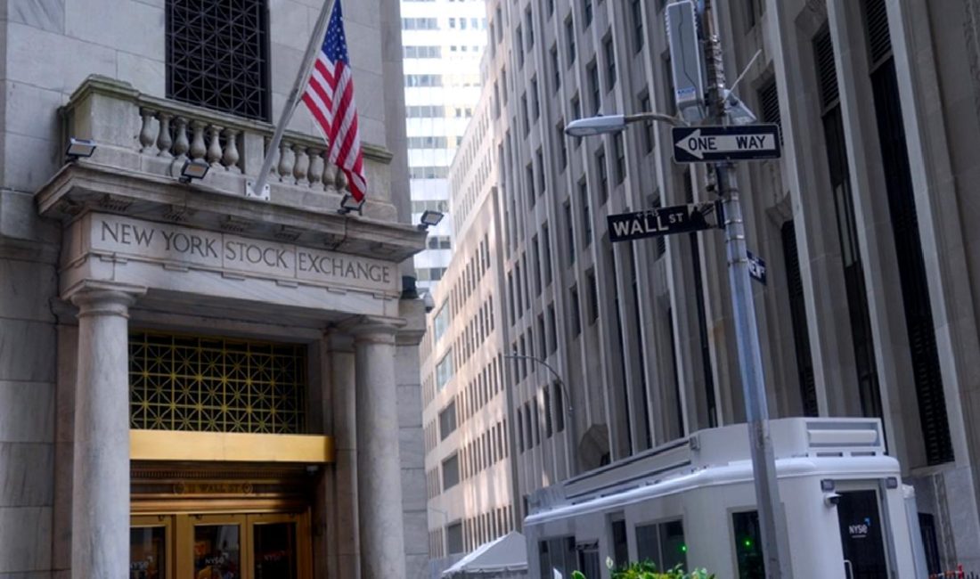 New York Borsası Düşüşle Açıldı ve Teknoloji Hisselerinde Kayıplar New York Borsası, açılışta yaşanan düşüşle yatırımcıları şaşırttı. Teknoloji hisselerinde