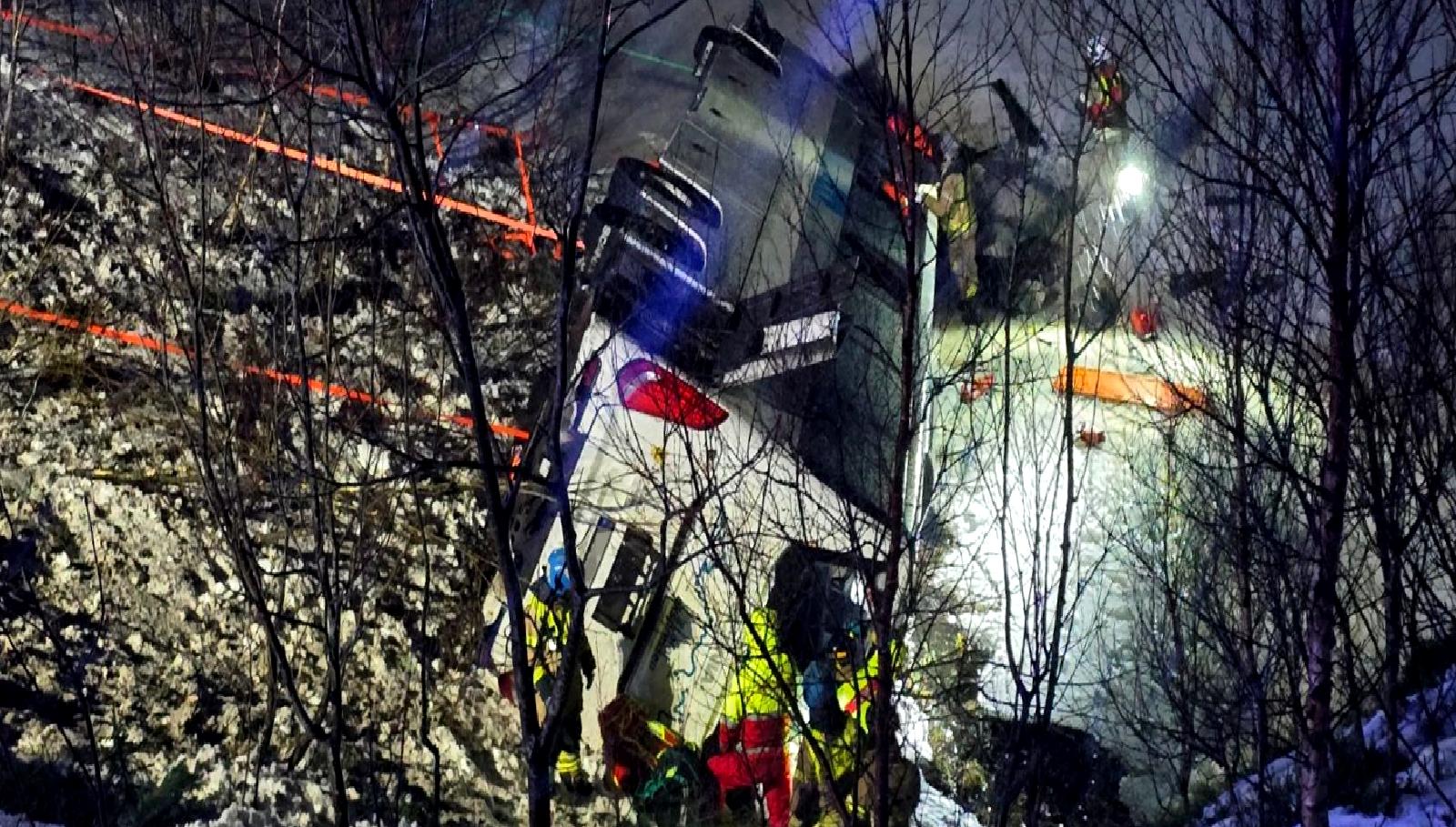 Norveç'te bir yolcu otobüsünün kaza yapması sonucu üç kişi hayatını