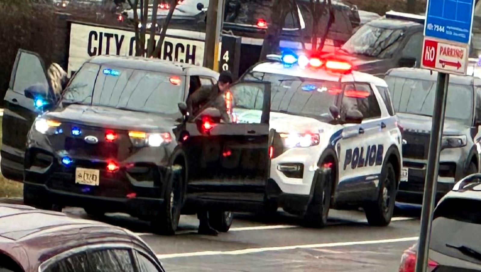 Bu içerikte, okul saldırısında hayatını kaybedenlerin anısına, saldırının detaylarına ve