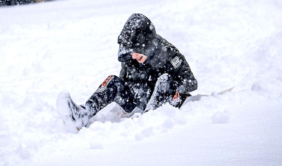 Okulların Tatil Olması ve Hava Durumu Uyarıları Okulların tatil olması ile birlikte hava durumu uyarıları da gündeme