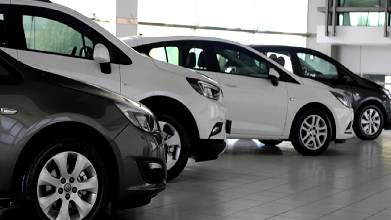 Otomobil piyasasındaki son gelişmeleri keşfedin. Talep, fiyatlar ve satış oranları