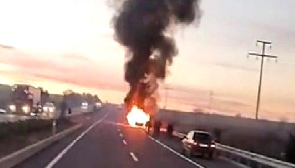 Otomobil yangınları, anında müdahale ile kontrol altına alınabilir. Bu içerikte,