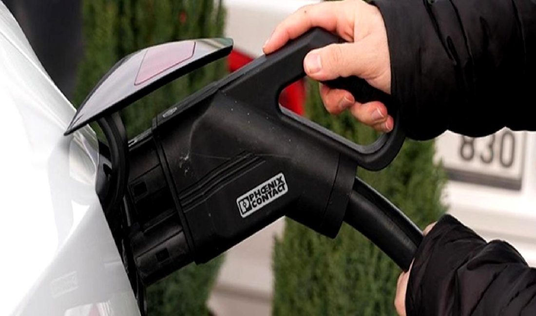 Otomotiv sektöründe elektrikli araç dönüşümünü ve şarj istasyonu altyapısının önemini