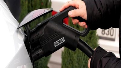 Otomotiv sektöründe elektrikli araç dönüşümünü ve şarj istasyonu altyapısının önemini