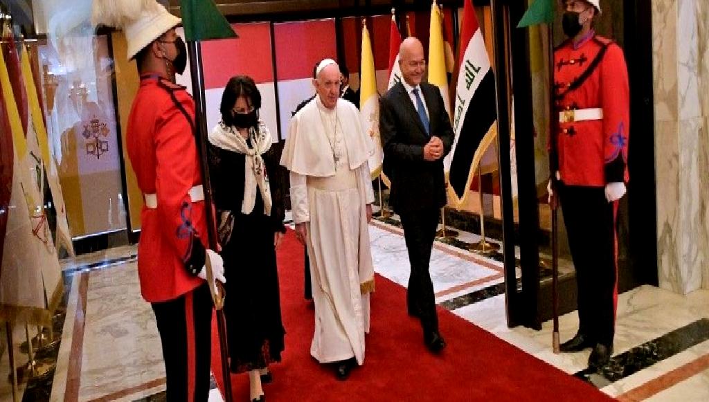 Papa Franciscus'un 'Spera' otobiyografisi, hayatının dönüm noktalarını, inanç yolculuğunu ve