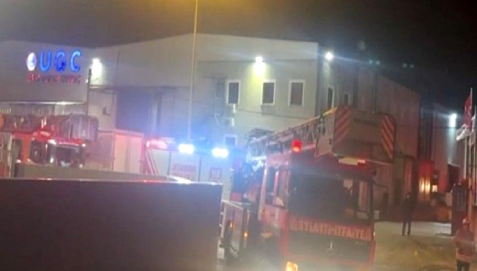 Silivri’de Cıvata Fabrikasında Yangın Çıktı Silivri'de bulunan bir cıvata fabrikasında meydana gelen yangın, kısa sürede
