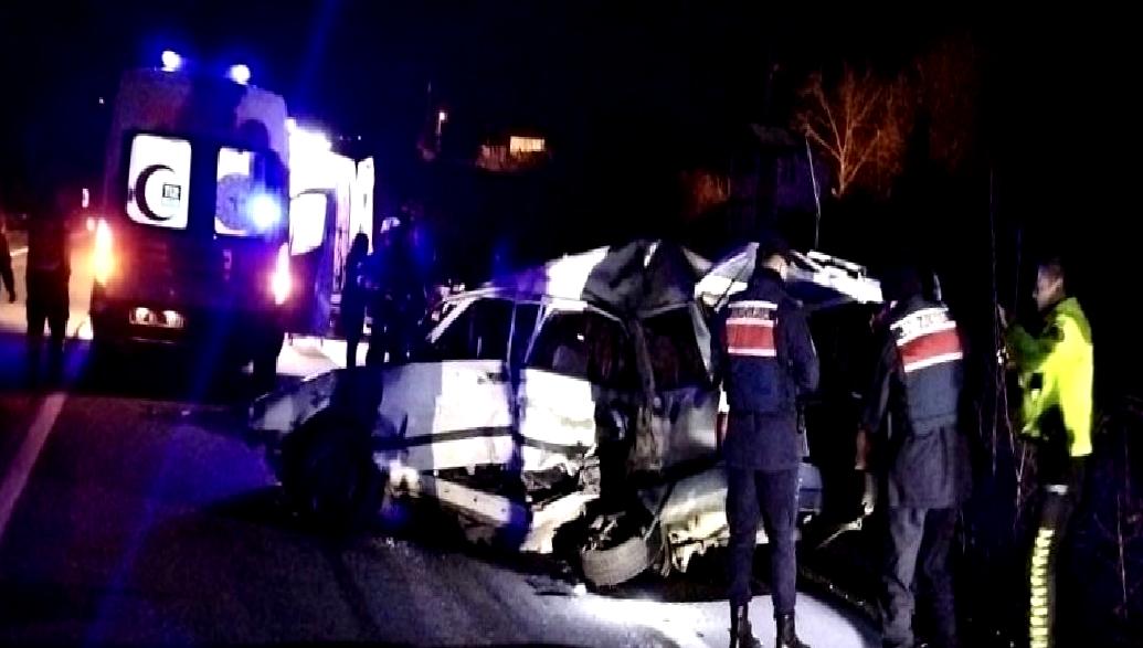 Sinop'ta meydana gelen feci kazada, iki kişi hayatını kaybetti. Olayın